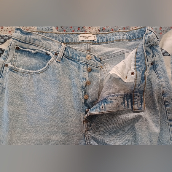 🍒 Abercrombie & Fitch Light Blue 90's Baggy Low Rise Button Fly Frayed Jeans - Picture 8 of 10
